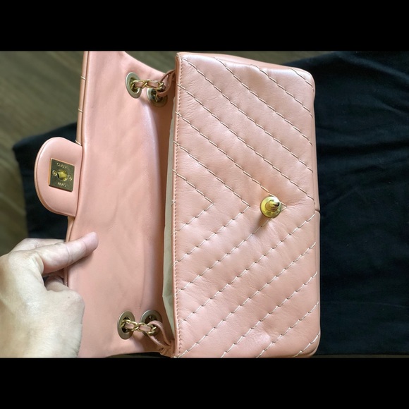 Chanel handbag - Picture 2 of 3